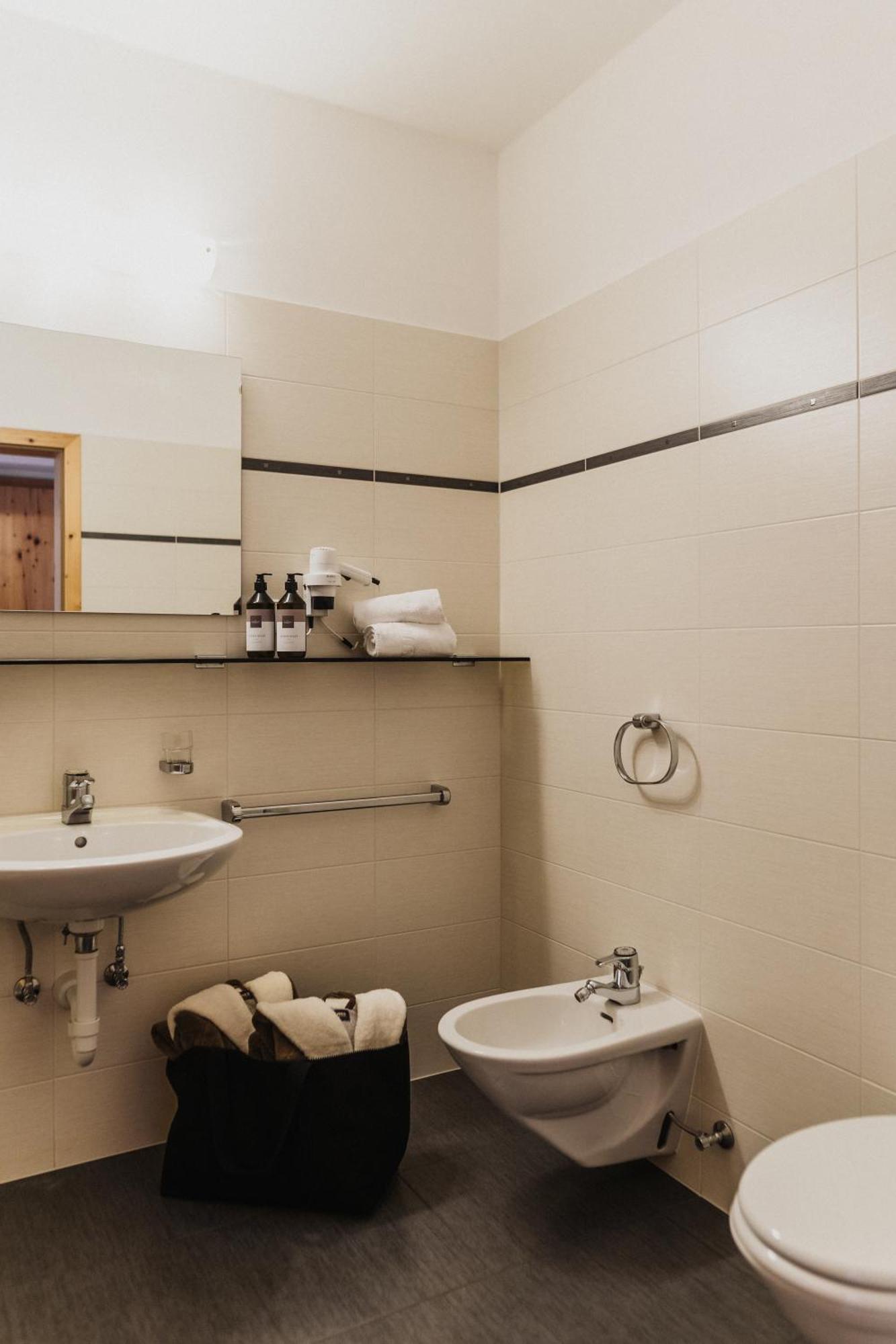 Thalguter - Rooms & Breakfast Lagundo Ngoại thất bức ảnh