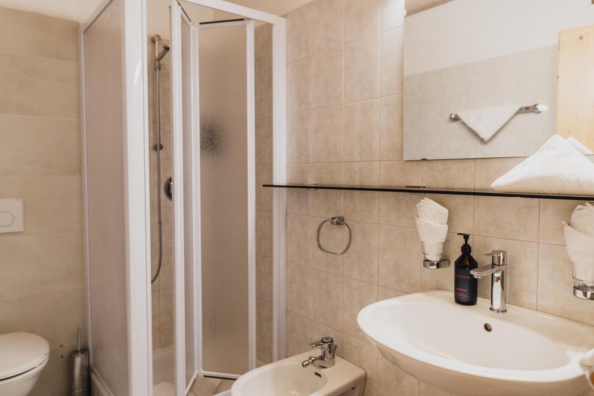 Thalguter - Rooms & Breakfast Lagundo Ngoại thất bức ảnh